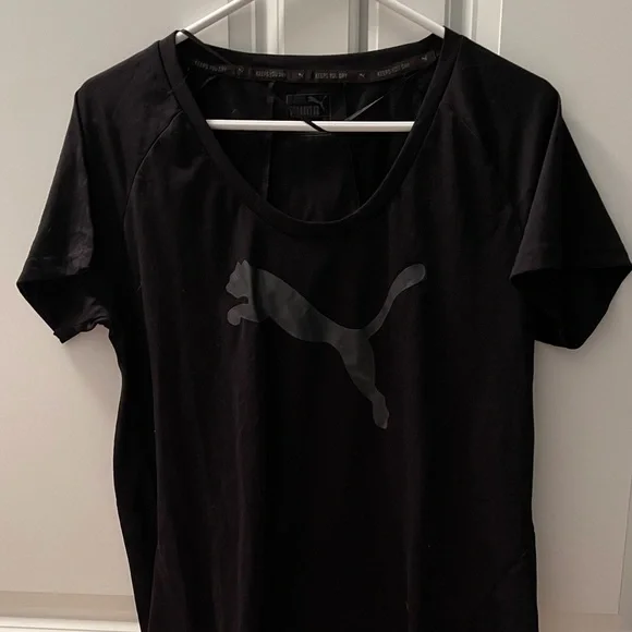 🎀3/$15🎀 PUMA tee - Picture 1 of 3